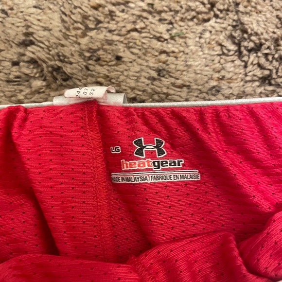 2 Pairs of under armour shorts - Picture 5 of 6